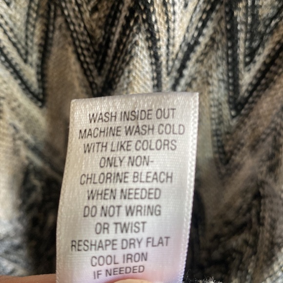 Dana Buchman 3/4 sleeve Chevron Sweater - Picture 4 of 6